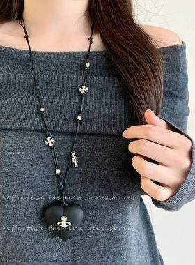 黑色爱心吊坠项链女设计感百搭长款土星星球毛衣链轻奢高级配饰