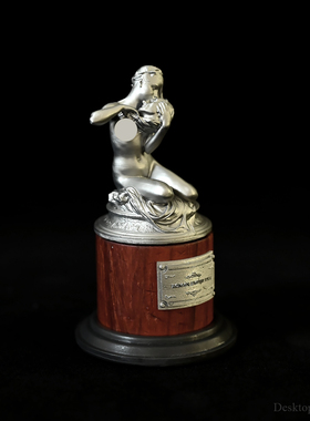 龙飞兔舞 90MM  桌面装饰品树脂摆件 吻头女人   LTCP-373/