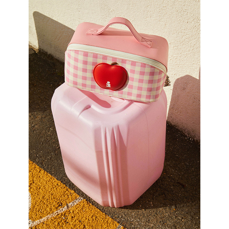 Tagi.《i》想象苹果鼓鼓可爱防水便携收纳牛仔旅行化妆包,淘宝优惠券,粉丝福利购,淘宝优惠卷