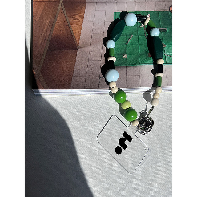 Tagi.Blocks, strings, beads, mobile phone chains are portable