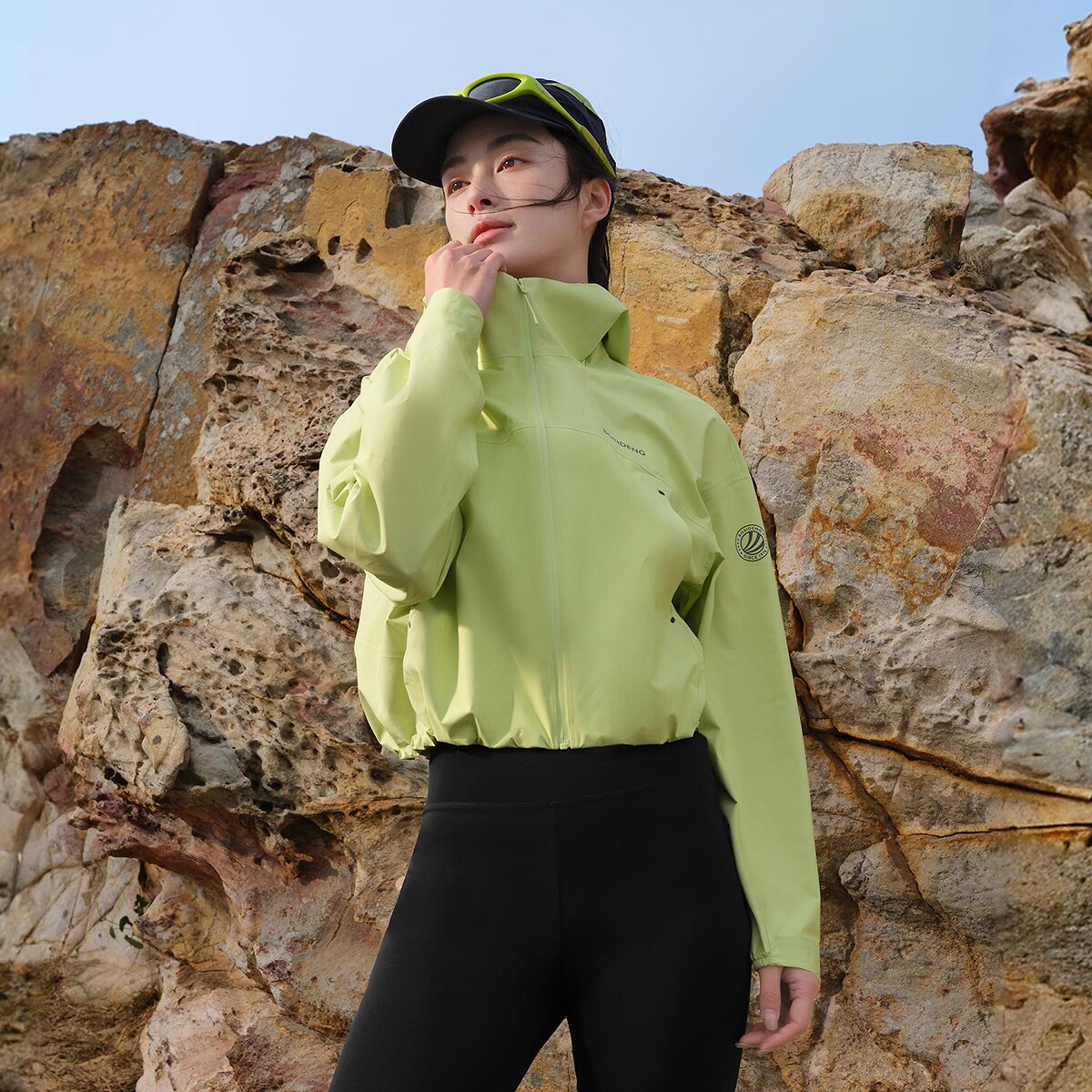 390+波司登女式防风透汽收腰冲锋衣