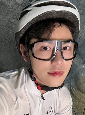 沙漠防沙眼镜护目镜防紫外线防风大西北穿搭墨镜防晒旅游全套装