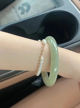 轻奢设计湖水绿玉手镯