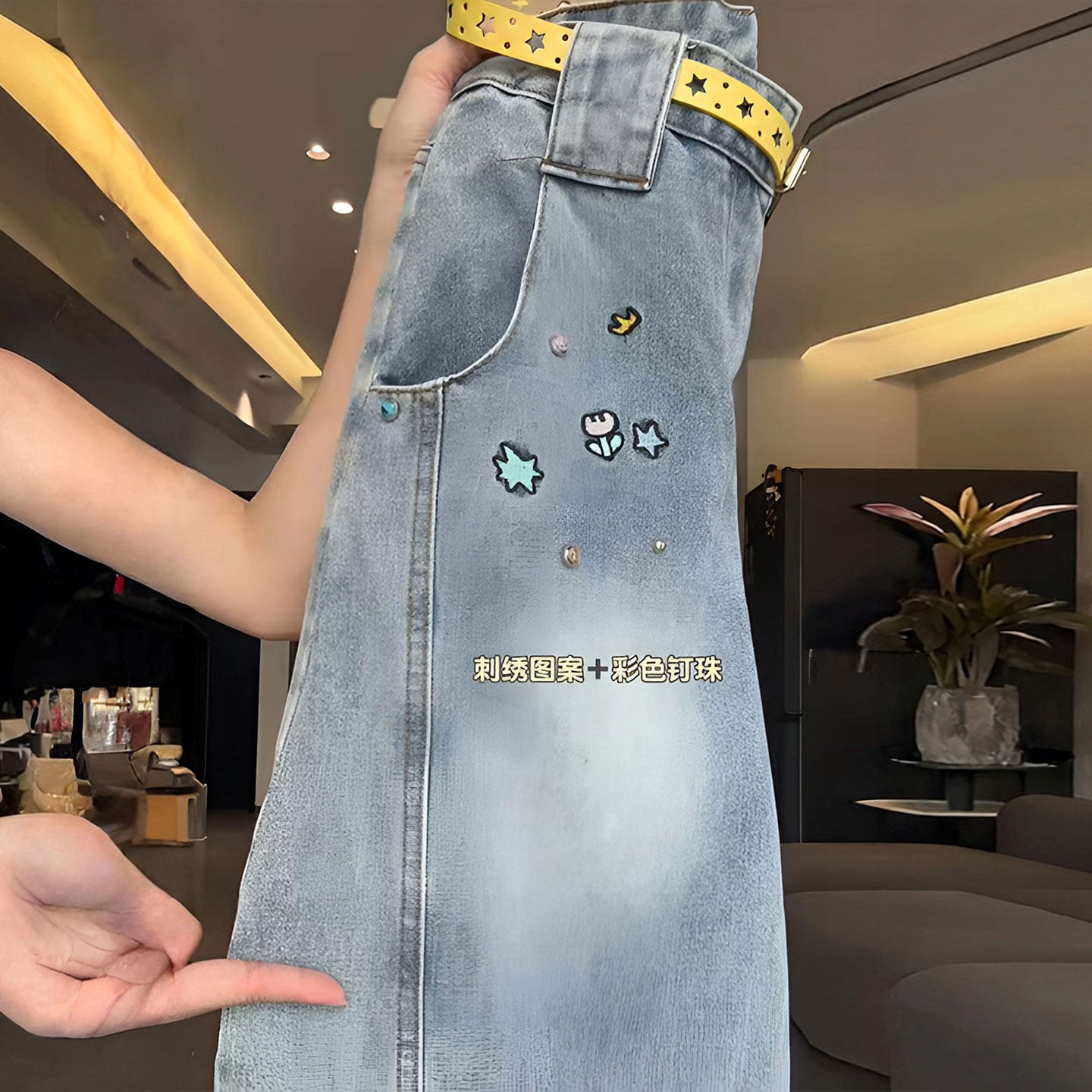 特大码女装胖mm卡通刺绣牛仔裤女梨型身材显瘦不贴腿设计阔腿裤子,淘宝优惠券,粉丝福利购,淘宝优惠卷