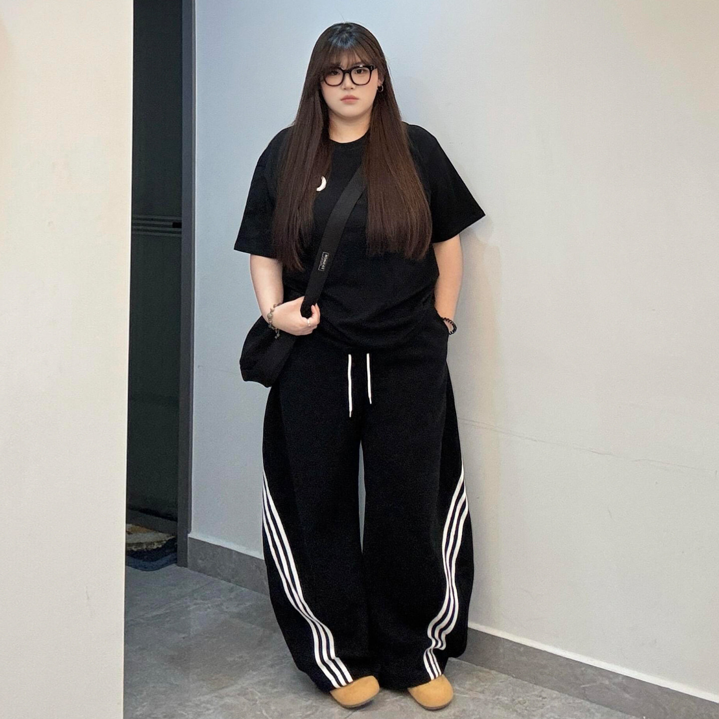 300斤特大码黑色高级感条纹拼接弯刀卫裤女胖mm遮胯显瘦休闲裤子,淘宝优惠券,粉丝福利购,淘宝优惠卷