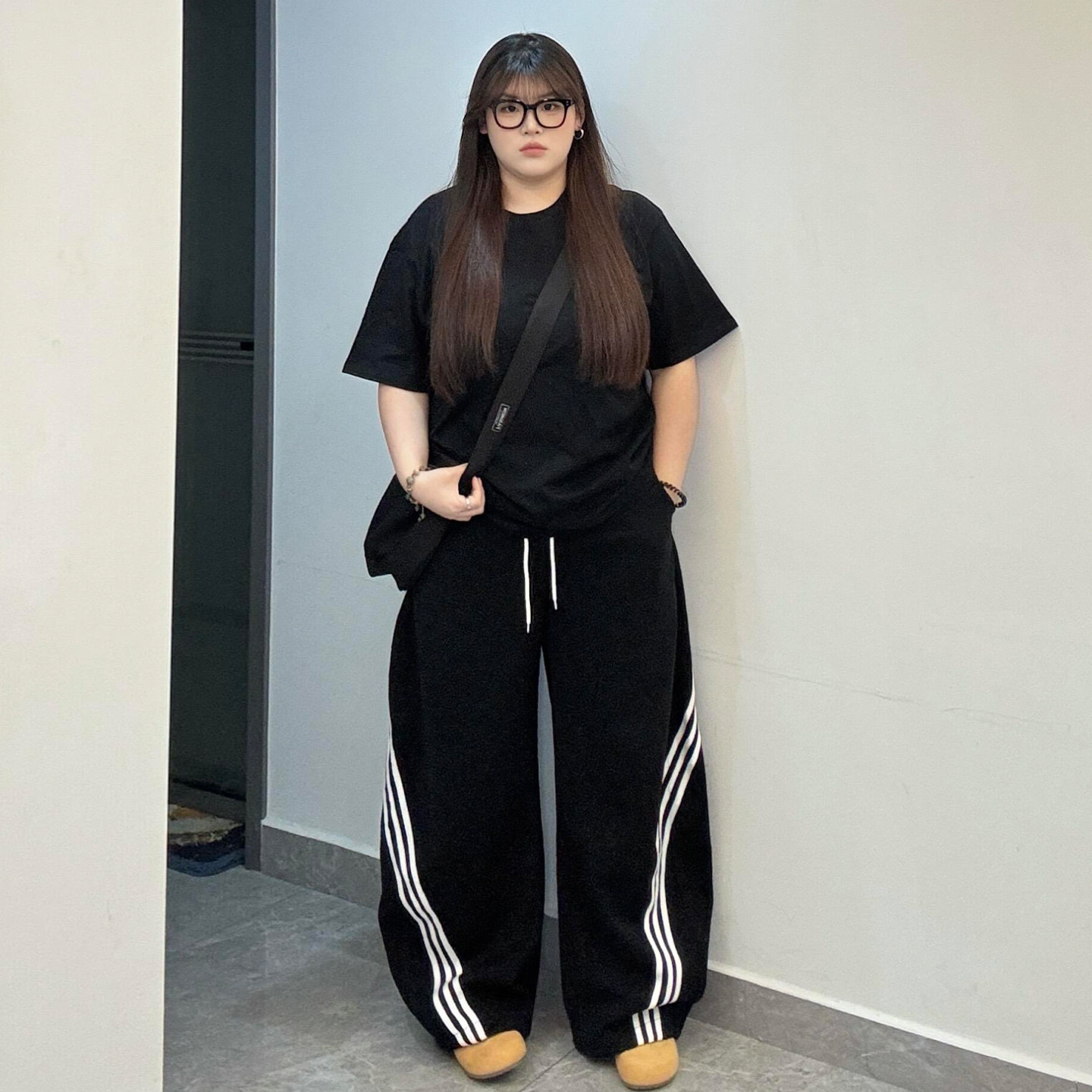 300斤特大码黑色高级感条纹拼接弯刀卫裤女胖mm遮胯显瘦休闲裤子,淘宝优惠券,粉丝福利购,淘宝优惠卷