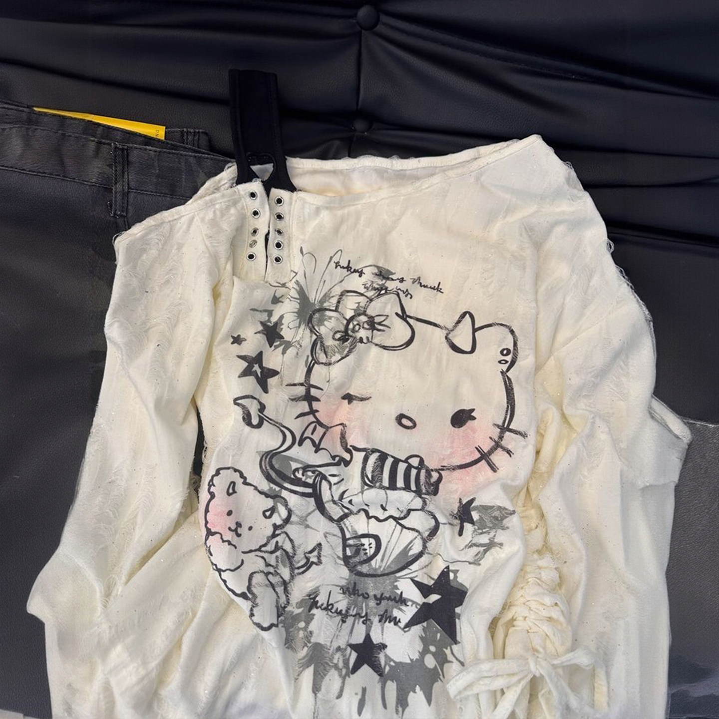 300斤特大码卡通印花长袖t恤女胖mm白色抽绳设计宽松显瘦斜肩上衣,淘宝优惠券,粉丝福利购,淘宝优惠卷