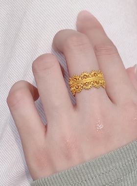 六福珠宝女王皇冠蕾丝黄金戒指