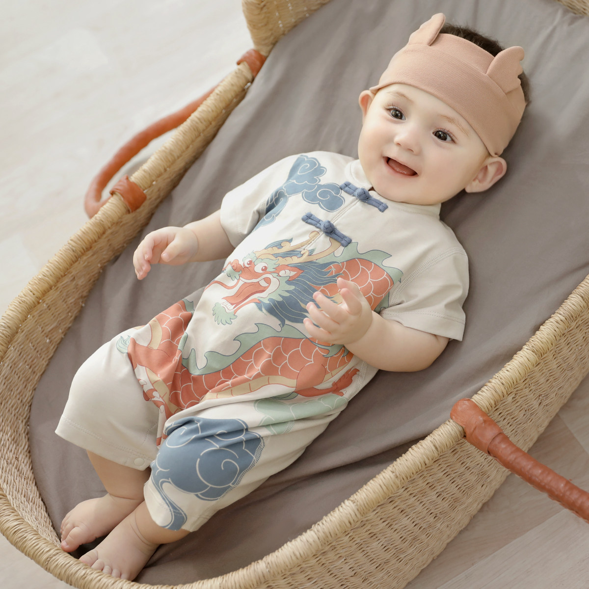 婴儿衣服夏季短袖薄款哈衣爬服新中式国风外出夏装蛇男宝宝连体衣