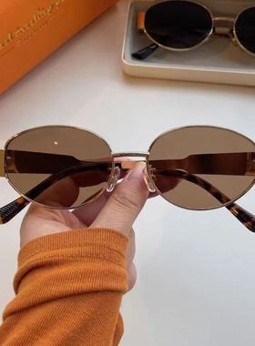 2025网红爆款时尚太阳镜女旅行街拍潮流百搭个性复古高级拍照防晒