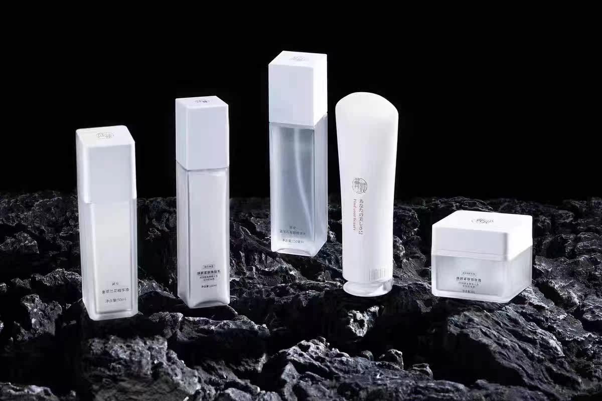 【天猫】翼妆精华水乳液霜焕颜洁面乳 赫娜莎面部护理套装