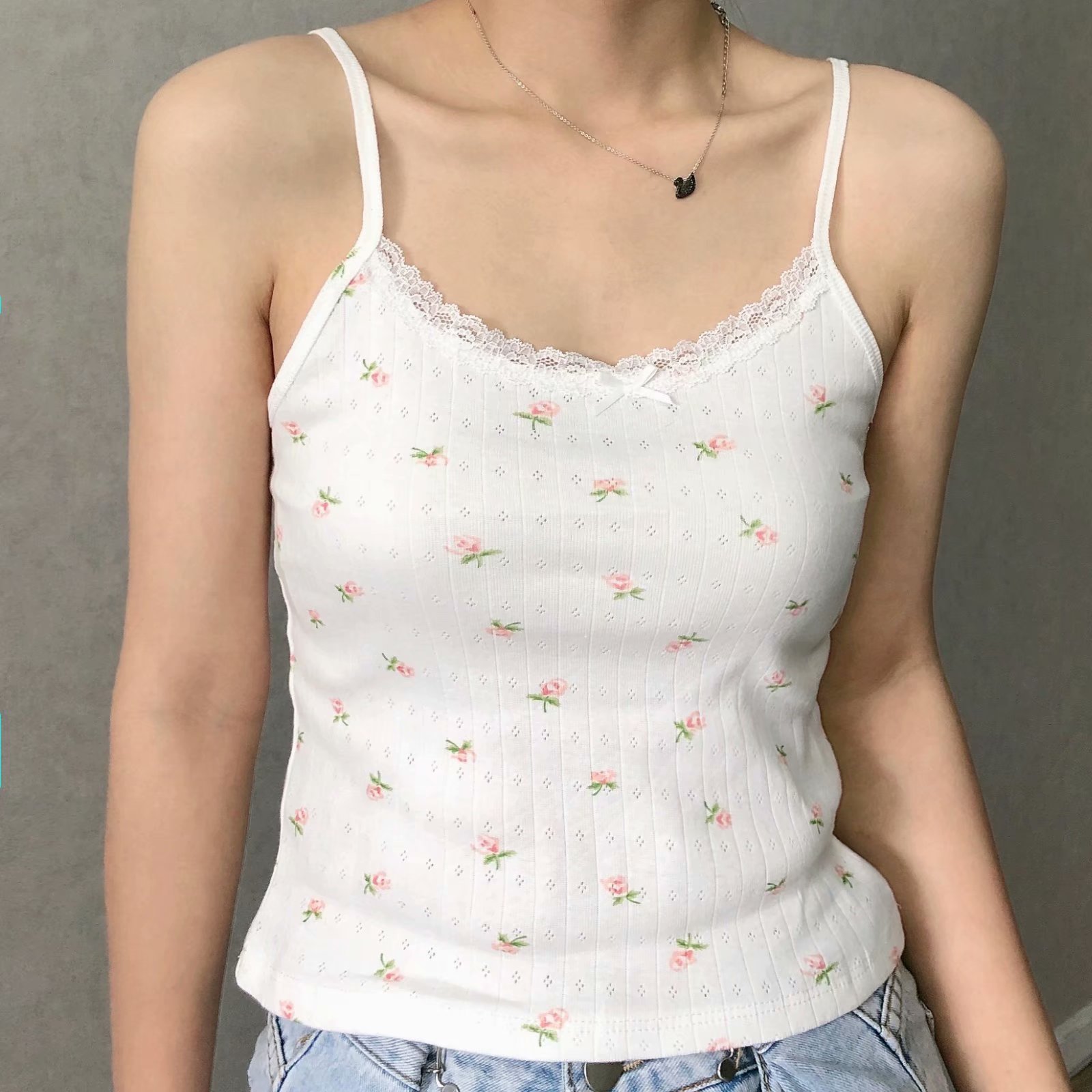 Hollow out floral lace bow strap vest 碎花蕾丝蝴蝶结吊带背心 - 图0