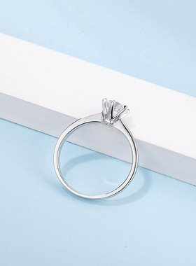 两克拉仿真莫桑石钻戒