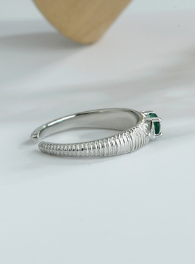 复古祖母绿锆石戒指男女同款食指戒小众时尚高级感螺纹开口指环