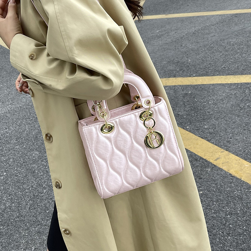 高级感戴妃包女2025新款复古小众时尚洋气菱格手提单肩斜挎包包女,淘宝优惠券,粉丝福利购,淘宝优惠卷