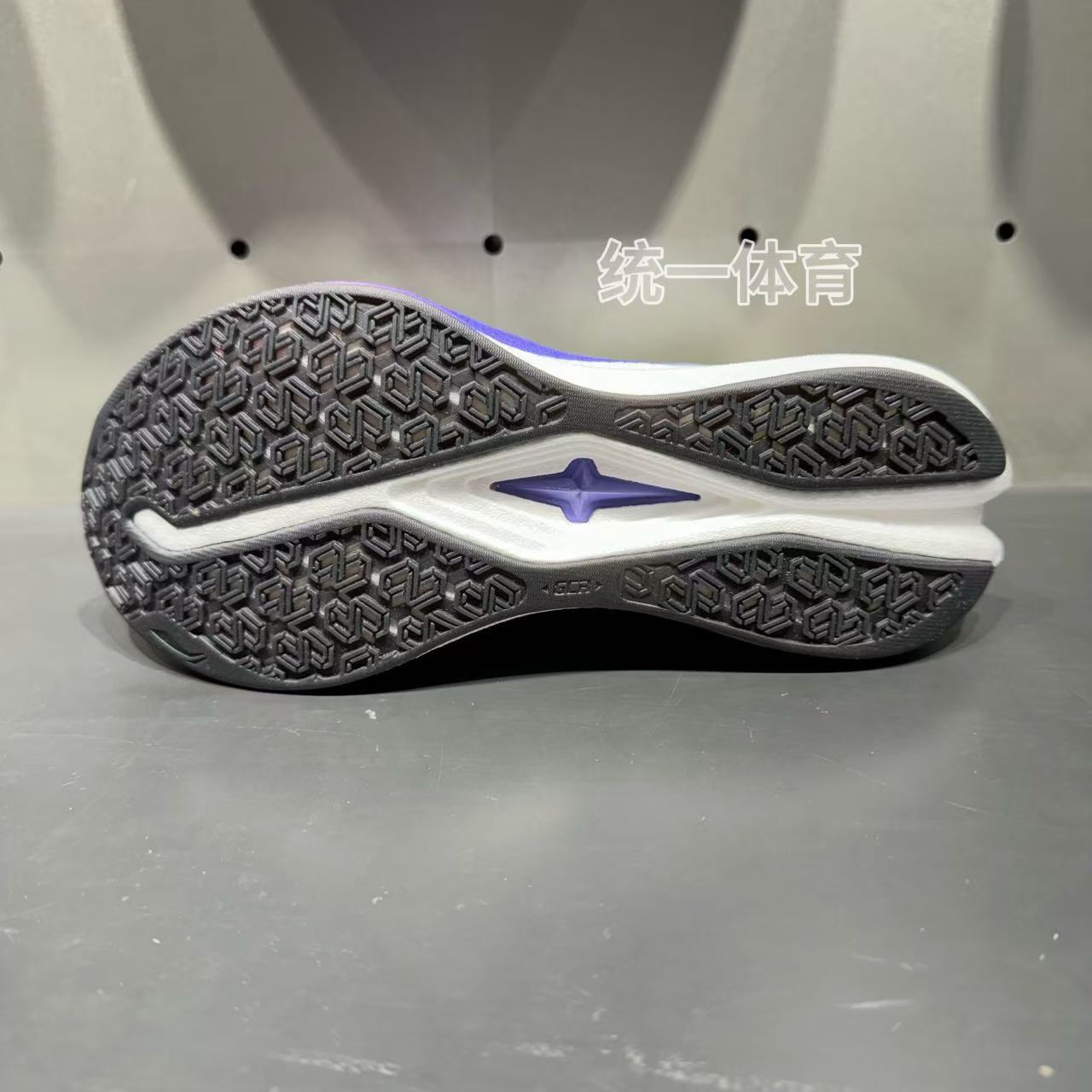 李宁25新品女赤兔8PRO反光beng丝轻量高回弹竞速训练跑鞋ARPV006 - 图3