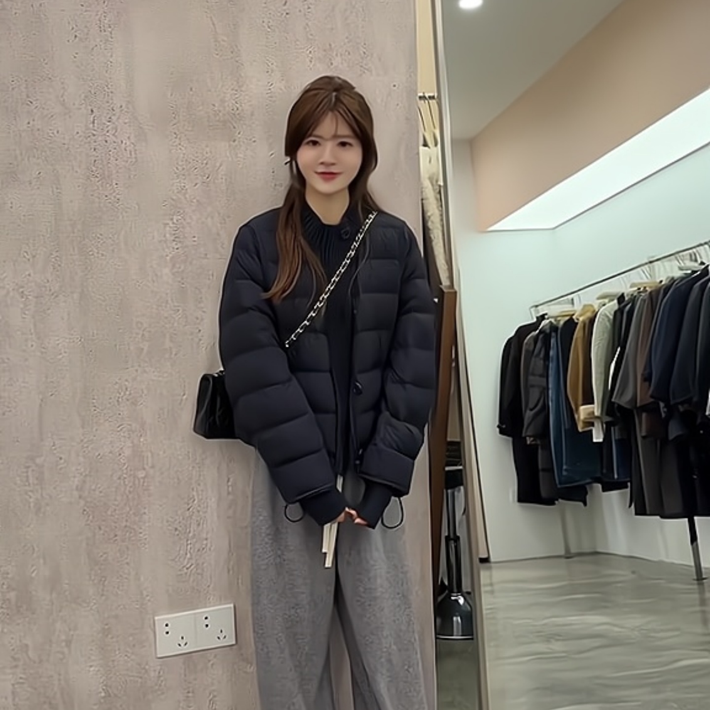 超推荐超百搭2025冬季新款羽绒服黑色立领泡芙面包服加厚保暖外套 - 图0