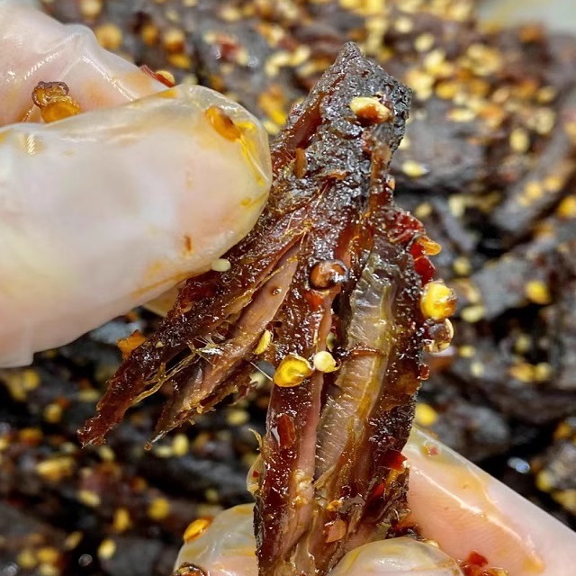 冷吃麻辣牛肉干卤味即食熟食下酒菜四川特产小吃零食藤椒牛肉干条-图1