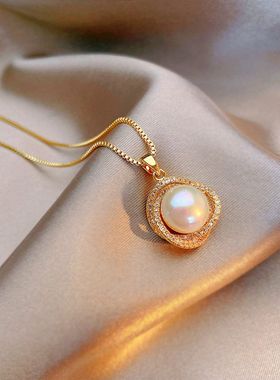 高级感女士项链女潮网红珍珠吊坠轻奢小众锁骨链2025年新款钛钢链