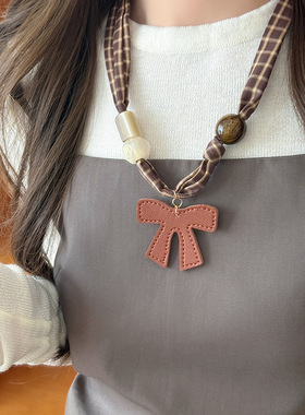 咖色皮质蝴蝶结格子布艺项链女美拉德串珠挂脖配饰复古小众毛衣链