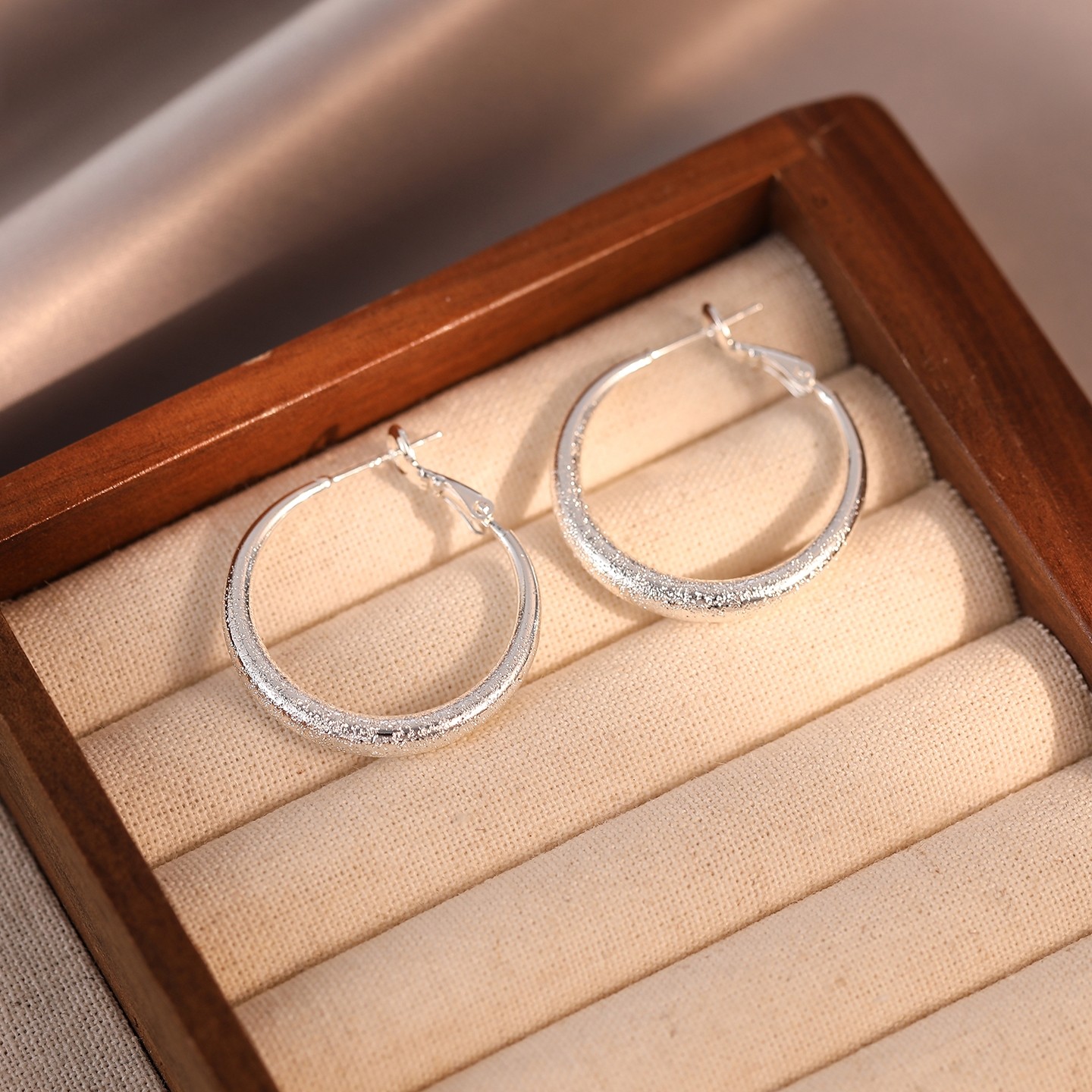 简约金箔感素圈耳环轻奢高级感耳圈小众设计耳钉气质2025超火耳饰,淘宝优惠券,粉丝福利购,淘宝优惠卷