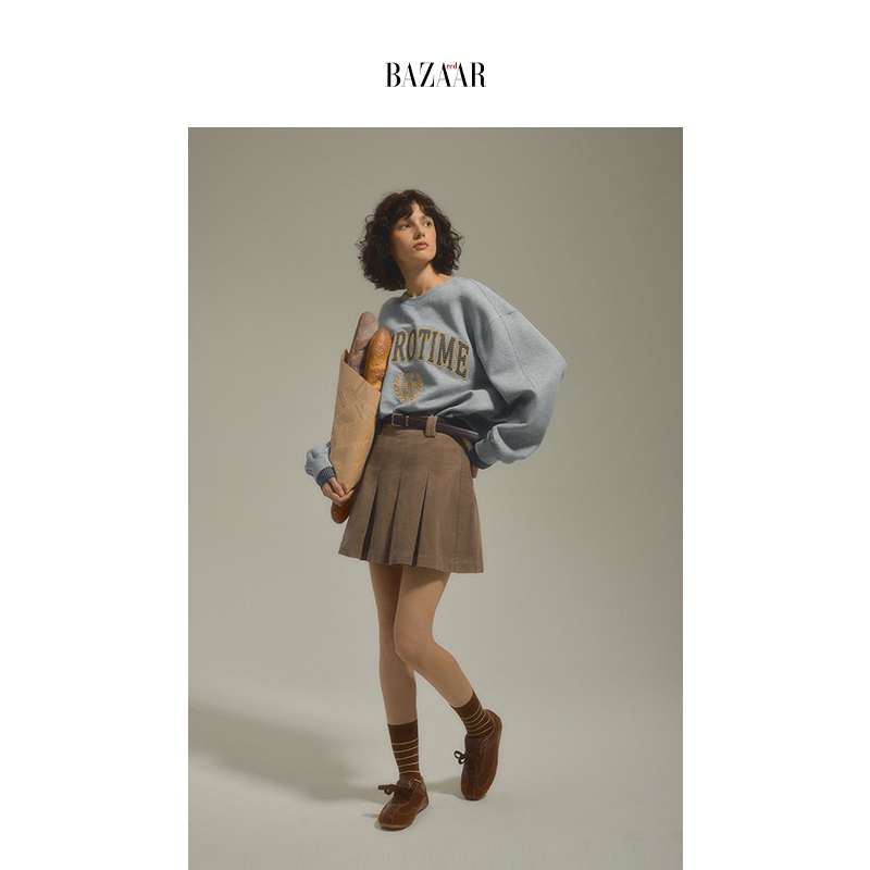 BAZAAR RED时尚芭莎红 字母绣花圆领套头卫衣女秋冬拼接袖口上衣
