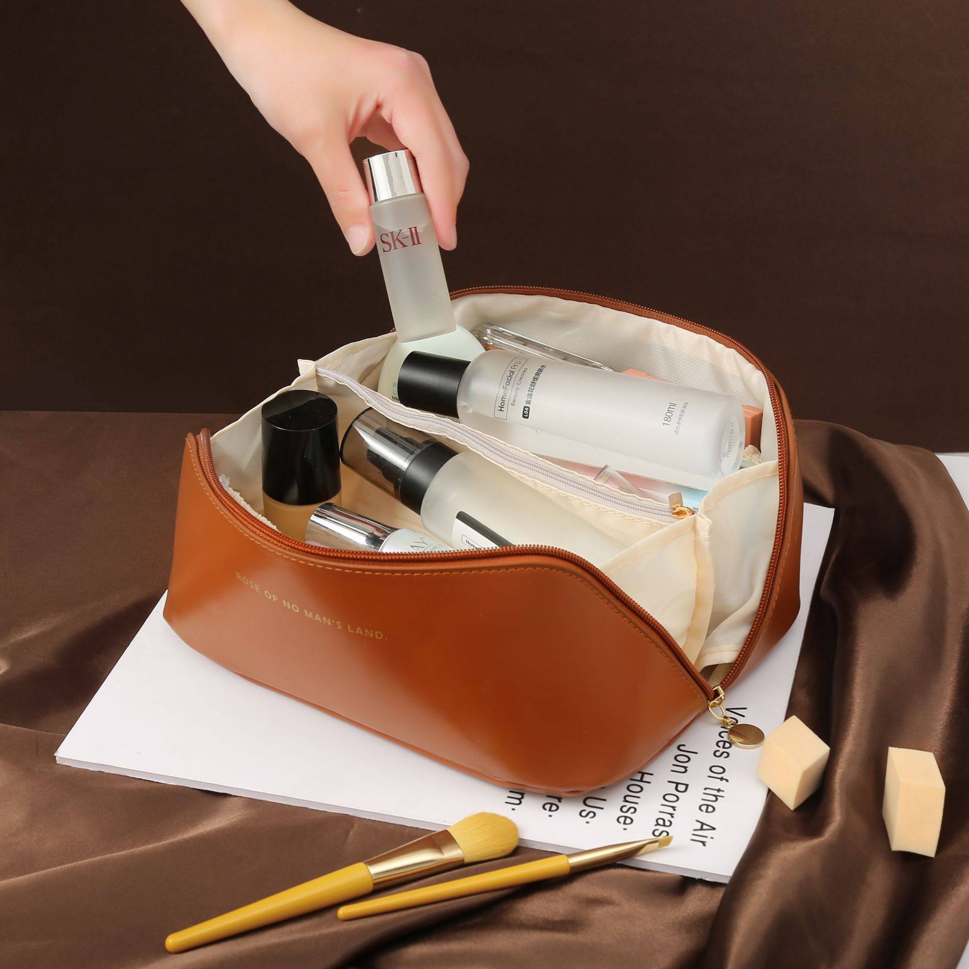 风琴枕头化妆包大容量便携旅行包化妆品收纳袋少女心洗漱包多口袋,淘宝优惠券,粉丝福利购,淘宝优惠卷