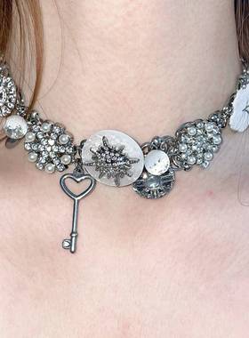 原创 广寒系列中式朋克夏日清凉钛钢项链重工钮扣锁骨链