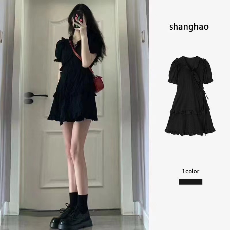 法式chic赫本风设计感黑色泡泡袖收腰连衣裙2024新款小个子小黑裙