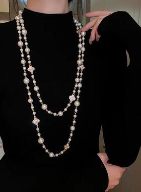 小香风镂空山茶花珍珠毛衣链女长款项链衣服挂件现货