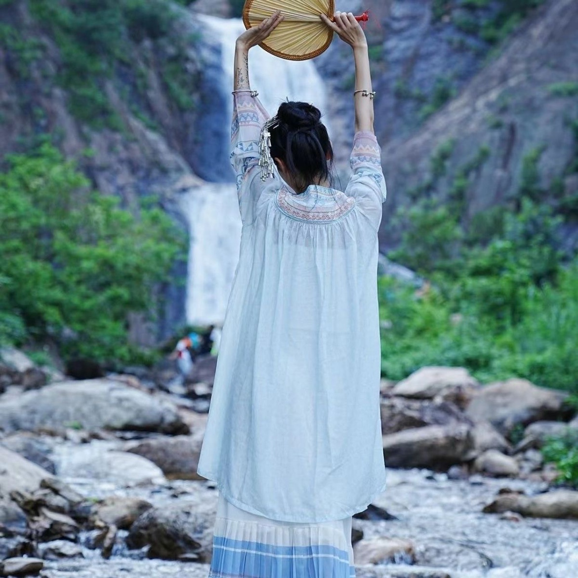 夏季新款云南旅游穿搭女装苗族服装少数民族风蓝色苗疆连衣裙套装 - 图3