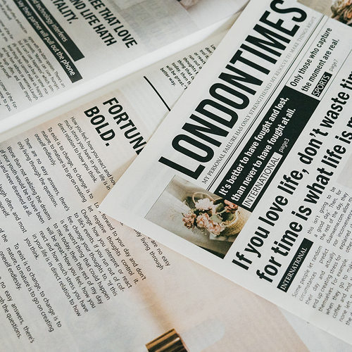 英文报纸商业摄影拍摄街ins拍手拿装饰拍照背景纸 拍摄道具摆件 - 图2