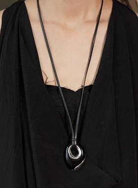 重工黑玛瑙吊坠皮绳长款项链女