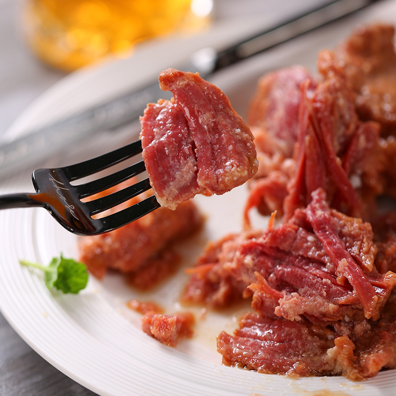 俄罗斯风味牛肉罐头大块肉即速食下酒菜野餐清蒸红烧牛肉食品525g - 图2