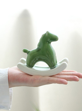 创意可爱摇摇马陶瓷摆件简约绿马可爱茶玩家居粉马小摆设