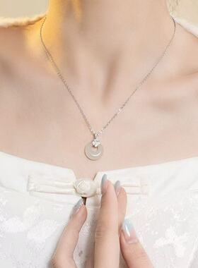 新国风镶钻四叶草平安扣项链女轻奢小众和田玉吊坠锁骨链送礼物