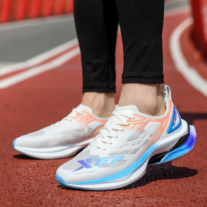 特步致轻7pro跑步鞋男鞋秋季新款网面透气运动鞋马拉松竞速跑鞋男 - 图1