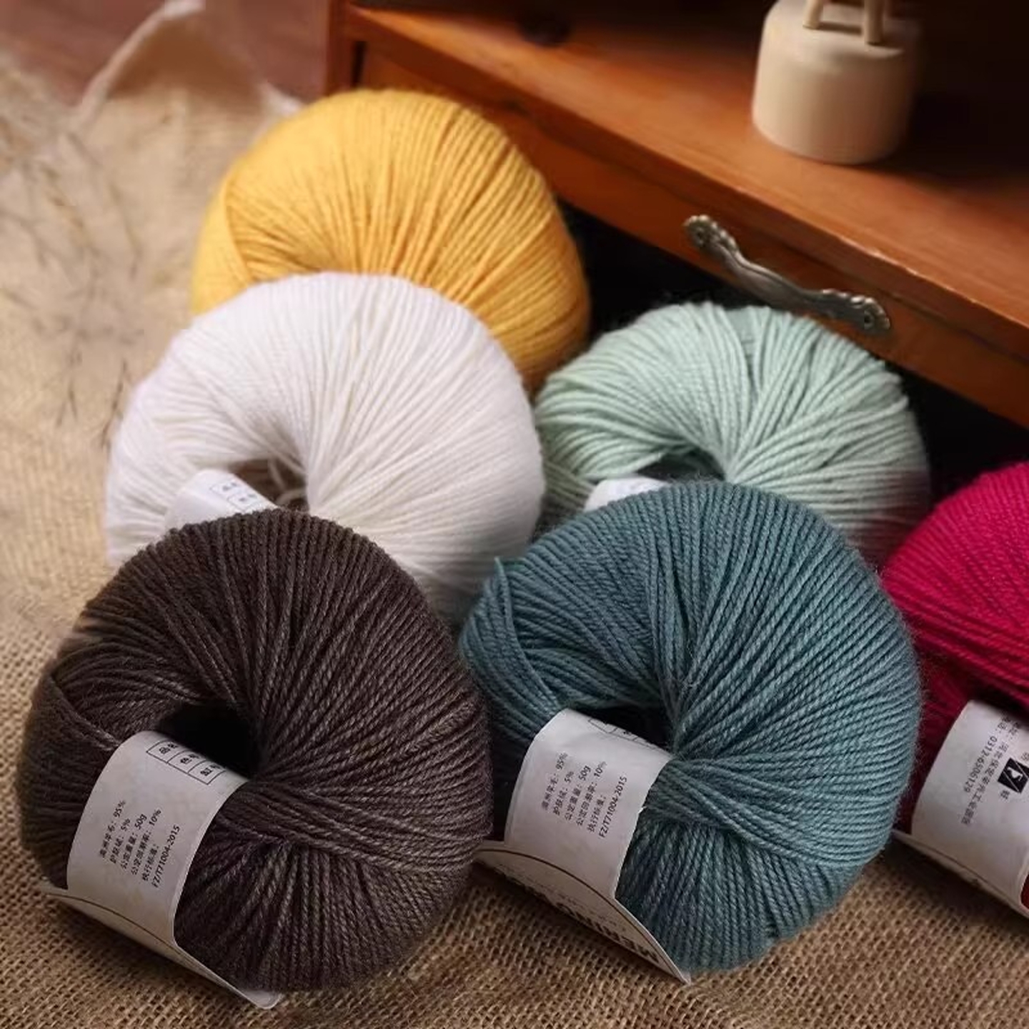 羊绒线红色毛线团手工编织3股中粗手编山羊绒羊毛线手织围巾diy - 图1