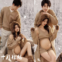 Studio Winter indoor snow view couples pregnant women write real clothes new Christmas themes Lazy Wind Pregnant pregnant women take photos at home