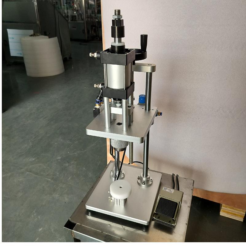 桌面式半自动香水扎盖机手动卡口香水瓶封口机脚踏小型气动扎盖机 - 图1