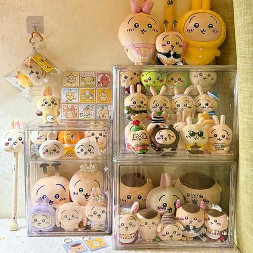 chiikawa公仔玩偶展示盒小八乌萨奇挂件收纳盒阶梯亚克力展示架 - 图0