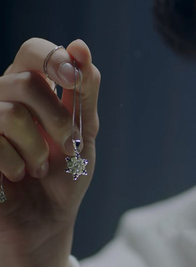 奥特莱斯撤柜冰糖炖雪梨雪花吊坠项链时尚气质镶钻颈链轻奢小众