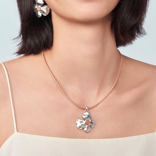 【官方立享88折】Neverfar花叙系列鸢尾花皮绳项链女款气质高级 - 图3