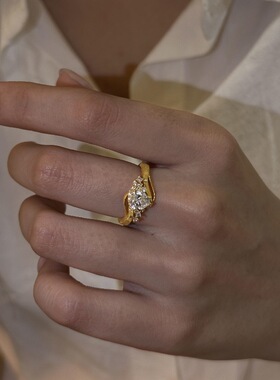 新款轻奢古法拉丝爱心点钻戒指小