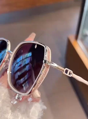 太阳镜女款2025新款墨镜潮高级感夏防紫外线圆脸眼镜开车大脸显瘦