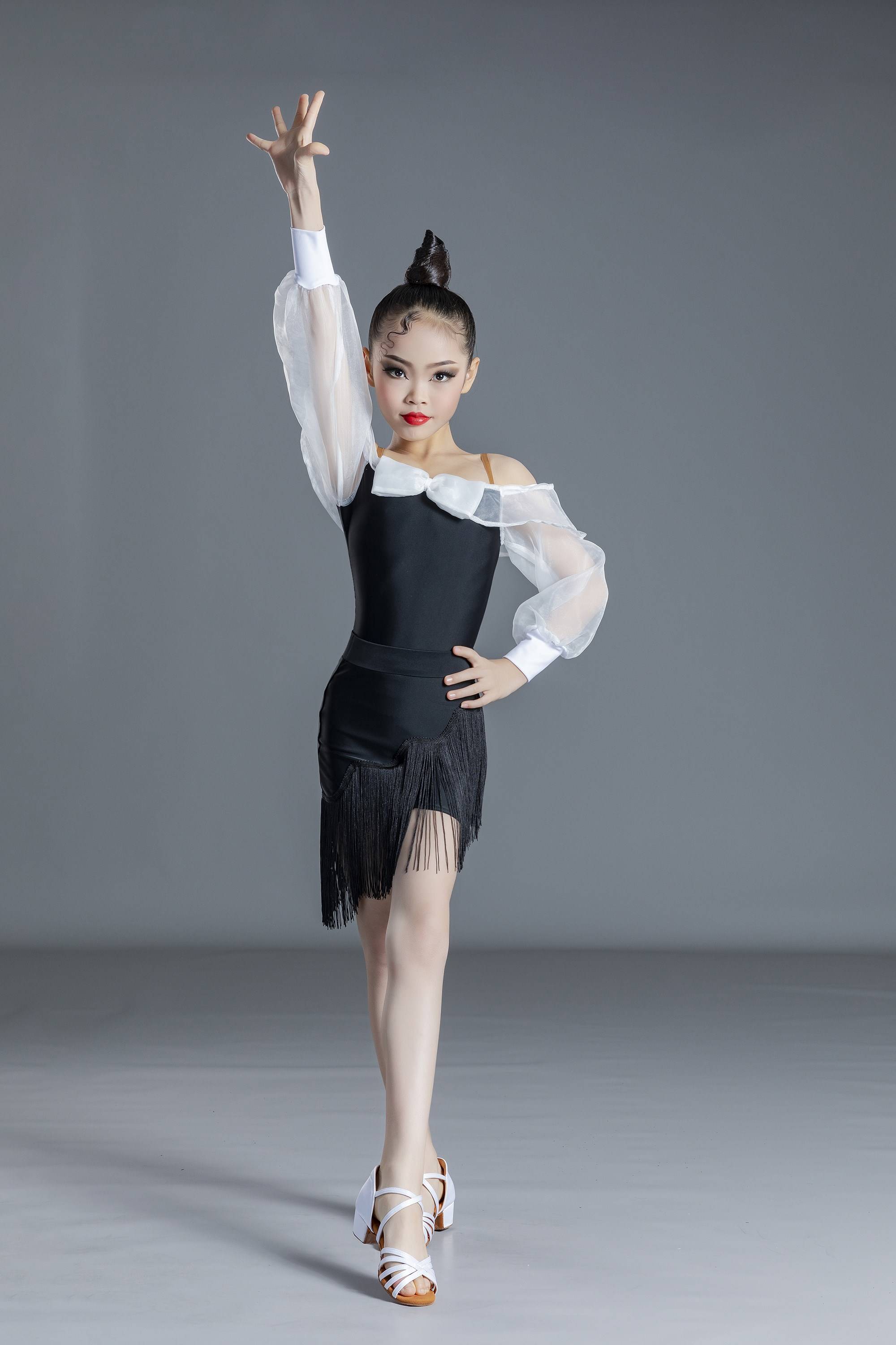 2022年夏新款少儿拉丁舞服演出服泡泡袖流苏裙网红女童练功服套装