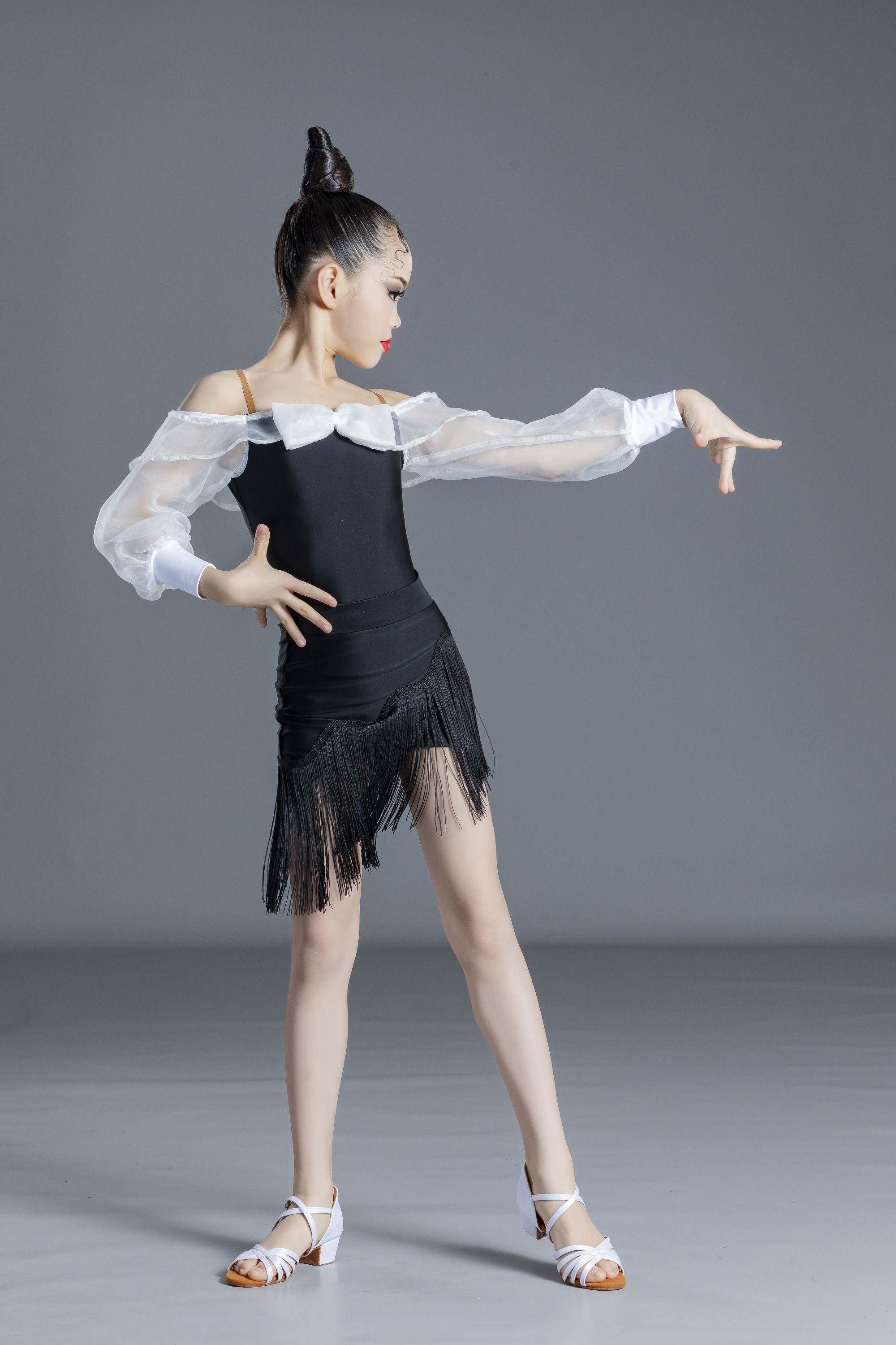 2022年夏新款少儿拉丁舞服演出服泡泡袖流苏裙网红女童练功服套装