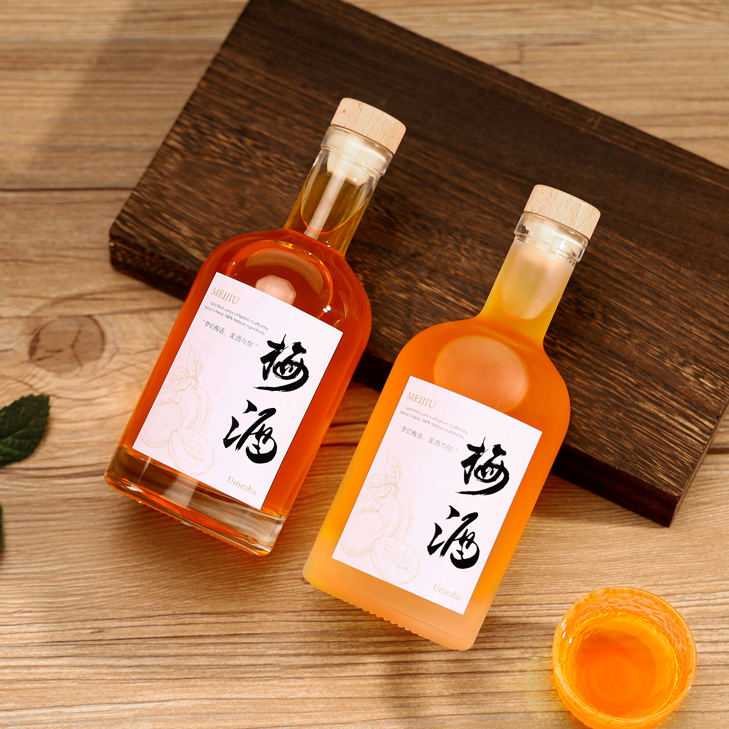 Special bottle for brewing wine with lead-free glass seal to prevent leakage of wine