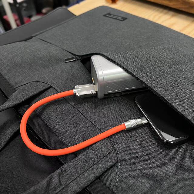 Zinc alloy liquid silicone short style fast charging