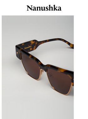女士新品SHAKO太阳镜Nanushka
